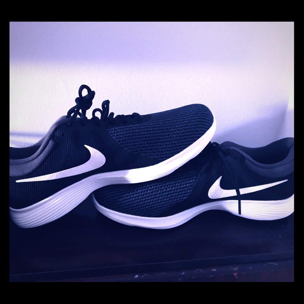 BNIB men’s Nike 13 EE - Picture 1 of 3